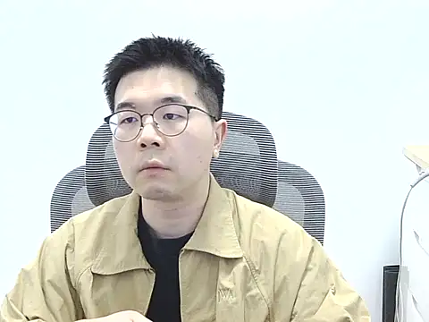 Snapshot of Adzard65 chatting on 10-29-25, 03:22 Adzard65 online show from 10-29-25, 03:22