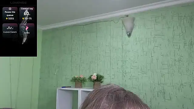 Snapshot of Betty_Brick chatting on 04-08-26, 01:23 Betty Brick online show from 04-08-26, 01:23