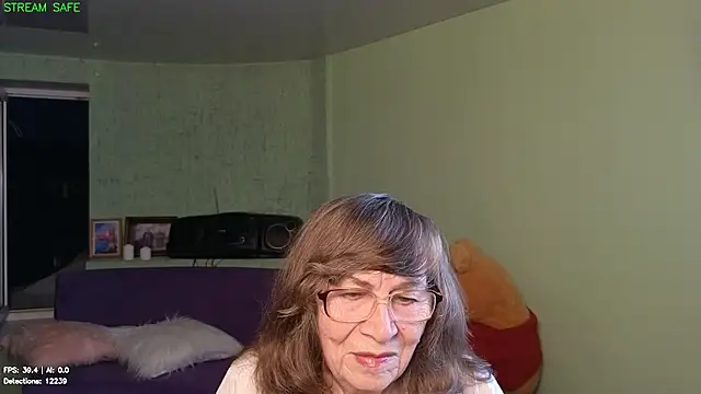 Betty Brick online show from 07-12-26, 05:58