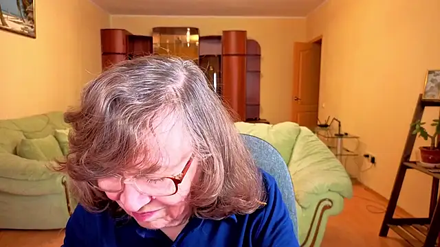 Betty Brick online show from 11-30-25, 10:32