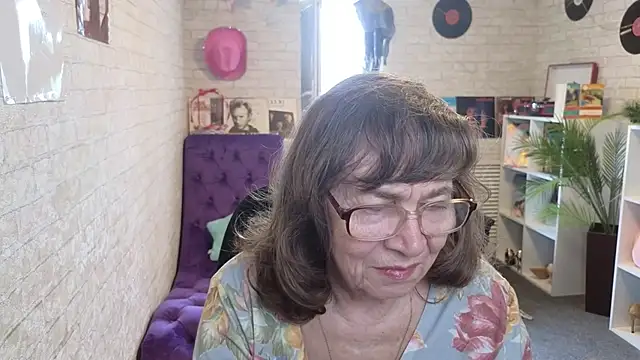 Betty Brick online show from 05-19-26, 12:56