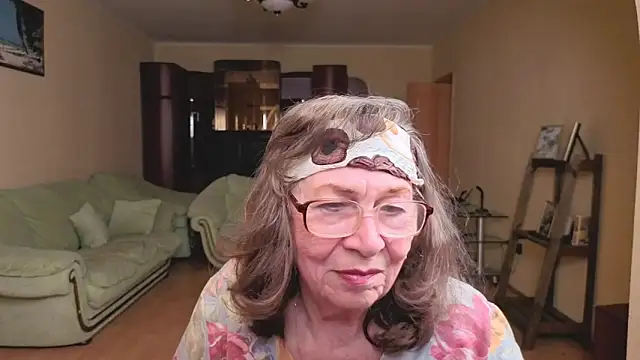 Betty Brick online show from 05-17-26, 04:07