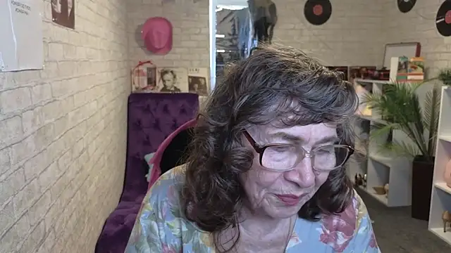 Betty Brick online show from 05-20-26, 07:38