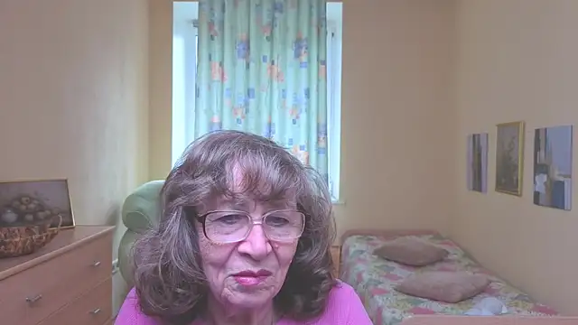 Betty Brick online show from 04-09-26, 12:11