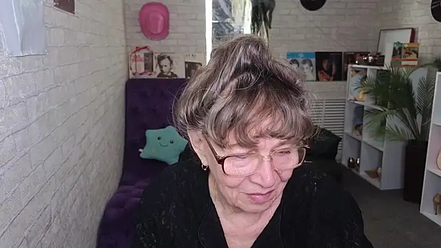 Betty Brick online show from 05-24-26, 03:23