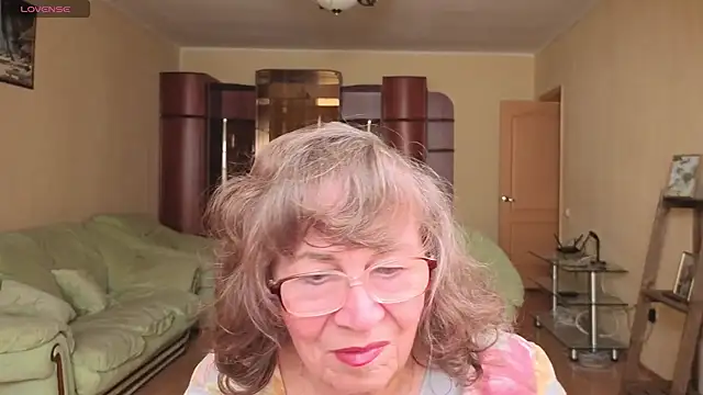 Betty Brick online show from 04-28-26, 01:15
