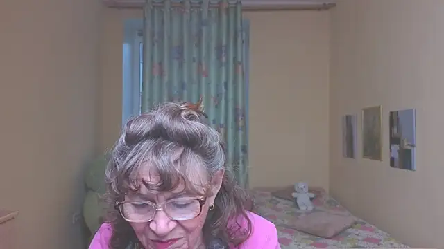 Betty Brick online show from 05-06-26, 04:11