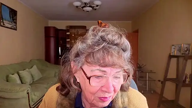 Betty Brick online show from 01-14-26, 01:37