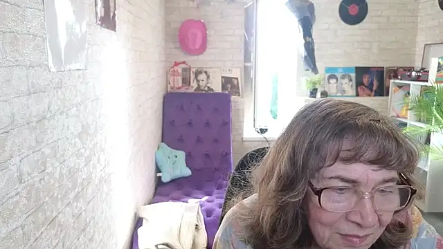 Betty Brick online show from 05-18-26, 03:17