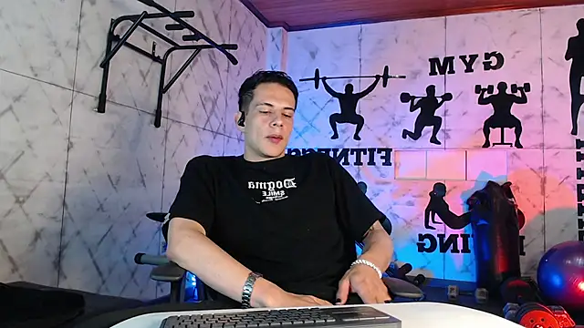 Snapshot of Dustin_Sonne chatting on 06-30-26, 03:39 Dustin Sonne online show from 06-30-26, 03:39