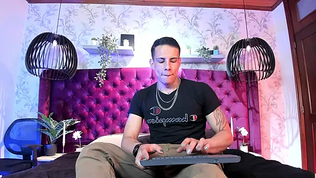 Dustin Sonne online show from 03-17-26, 03:31