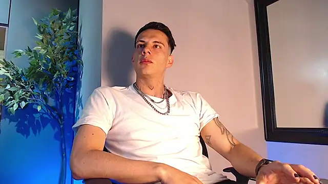 Snapshot of Dustin_Sonne chatting on 06-13-26, 03:37 Dustin Sonne online show from 06-13-26, 03:37