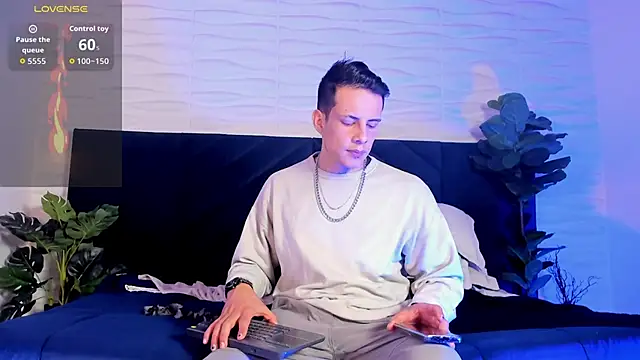 Dustin Sonne online show from 11-18-25, 04:05