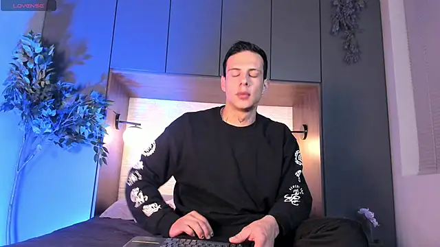 Dustin Sonne online show from 11-25-25, 03:40