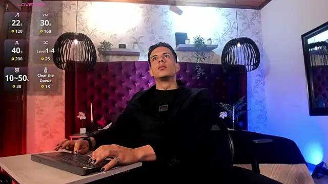 Snapshot of Dustin_Sonne chatting on 06-16-26, 03:39 Dustin Sonne online show from 06-16-26, 03:39