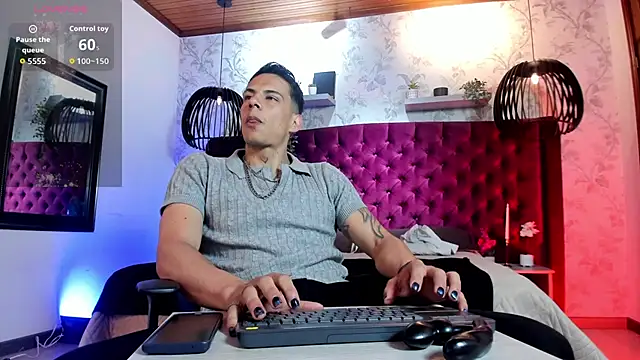 Snapshot of Dustin_Sonne chatting on 06-17-26, 03:39 Dustin Sonne online show from 06-17-26, 03:39