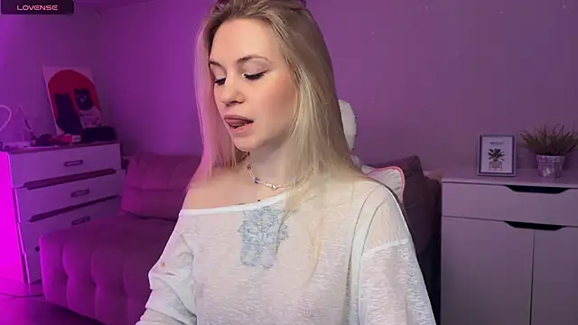 Sofia Kenwood online show from 02-24-26, 03:29