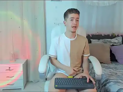 ThiagooJames online show from 12-19-25, 04:27