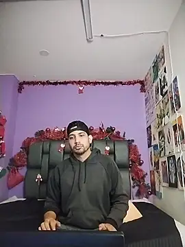 ashtoncooperr online show from 12-04-25, 04:06