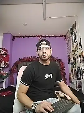 ashtoncooperr online show from 12-21-25, 05:03