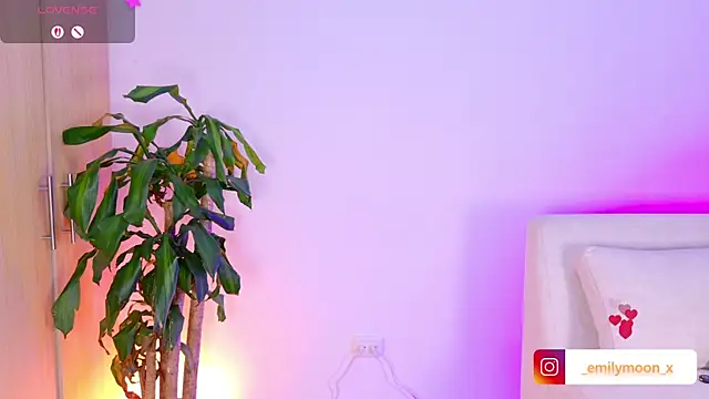 onlyemily  online show from 04-28-26, 02:27