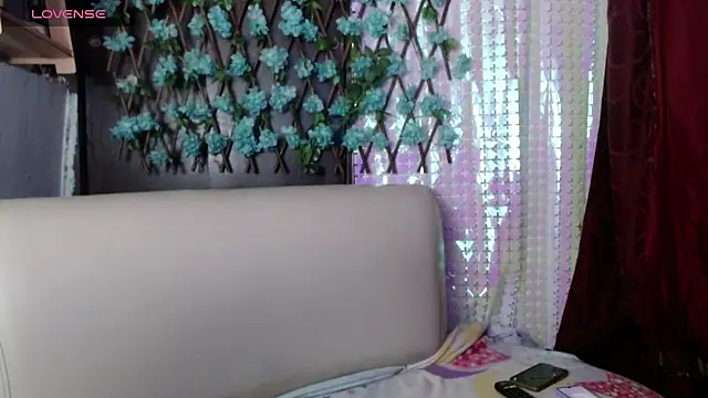 Snapshot of darling_hott chatting on 05-30-26, 02:34 darling hott online show from 05-30-26, 02:34