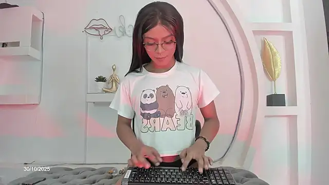 Vicky Hottman online show from 10-30-25, 04:33