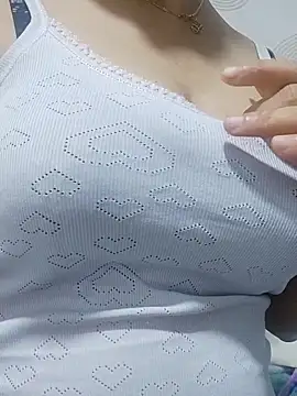 Snapshot of linakhalifa chatting on 10-31-25, 12:18 linakhalifa online show from 10-31-25, 12:18