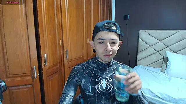 Aleecandrews online show from 10-31-25, 07:32