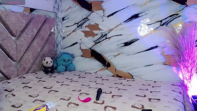 kushina uzumaki75 online show from 04-18-26, 03:31