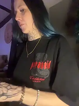 Snapshot of Seductively4_20 chatting on 02-15-26, 10:30 Seductively4 20 online show from 02-15-26, 10:30