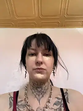 Snapshot of Seductively4_20 chatting on 05-19-26, 08:43 Seductively4 20 online show from 05-19-26, 08:43