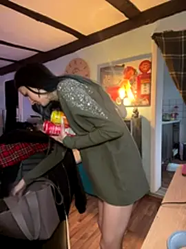 Snapshot of Seductively4_20 chatting on 11-19-25, 01:00 Seductively4 20 online show from 11-19-25, 01:00