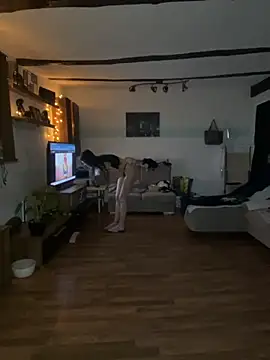 Snapshot of Seductively4_20 chatting on 11-20-25, 03:45 Seductively4 20 online show from 11-20-25, 03:45