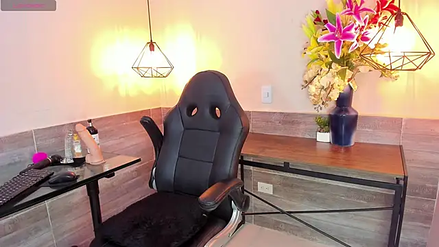 LussieWillow online show from 09-29-25, 12:00