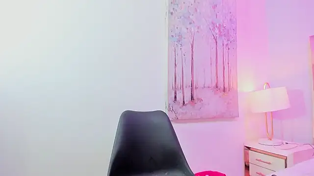 DanniaKross online show from 12-20-25, 10:40