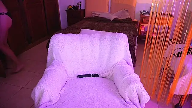 Snapshot of FantasticSonya chatting on 10-20-25, 11:49 FantasticSonya online show from 10-20-25, 11:49