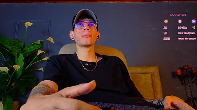 david huge online show from 11-18-25, 01:32