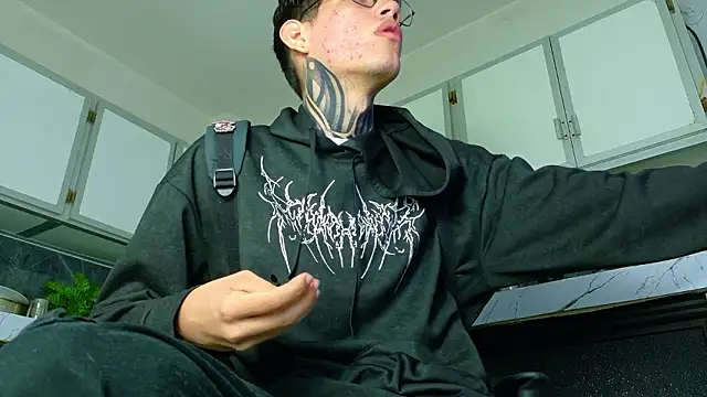 Snapshot of david_huge chatting on 02-21-26, 06:37 david huge online show from 02-21-26, 06:37