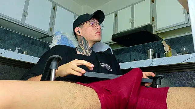 Snapshot of david_huge chatting on 02-27-26, 05:18 david huge online show from 02-27-26, 05:18