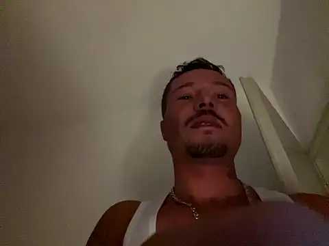 Snapshot of OfferedTearing chatting on 09-16-25, 01:39 OfferedTearing online show from 09-16-25, 01:39