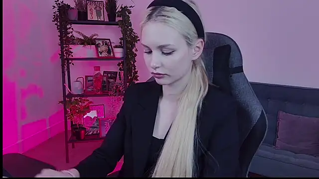 AvaDaviis online show from 09-22-25, 10:43