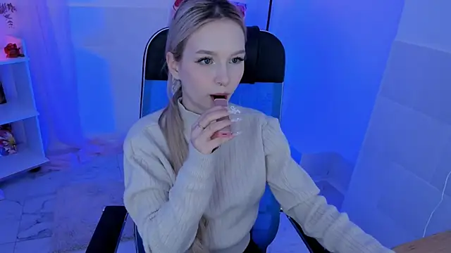 AvaDaviis online show from 11-05-25, 03:15