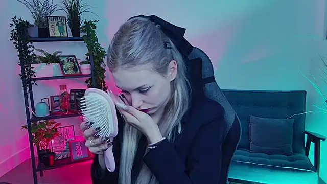 AvaDaviis online show from 09-28-25, 02:13