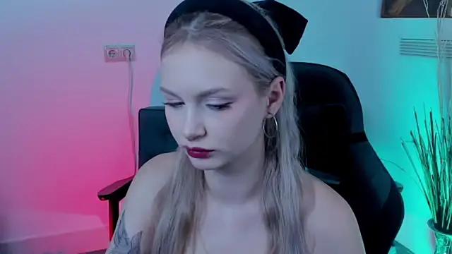 AvaDaviis online show from 10-08-25, 01:45