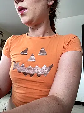 Megan colsom online show from 10-28-25, 06:40