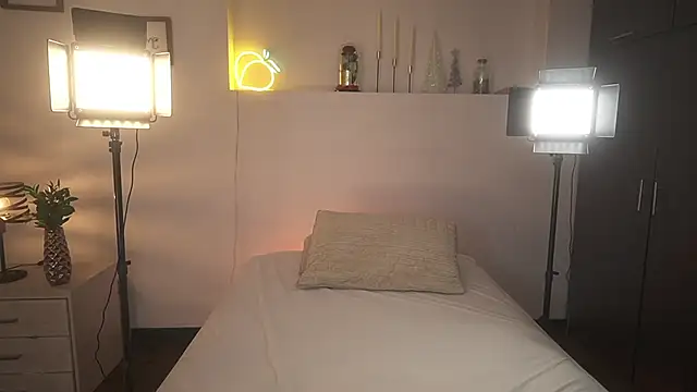 Snapshot of ximena_cortez_03 chatting on 11-25-25, 11:48 ximena cortez 03 online show from 11-25-25, 11:48