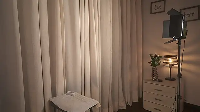 Snapshot of ximena_cortez_03 chatting on 11-06-25, 10:47 ximena cortez 03 online show from 11-06-25, 10:47