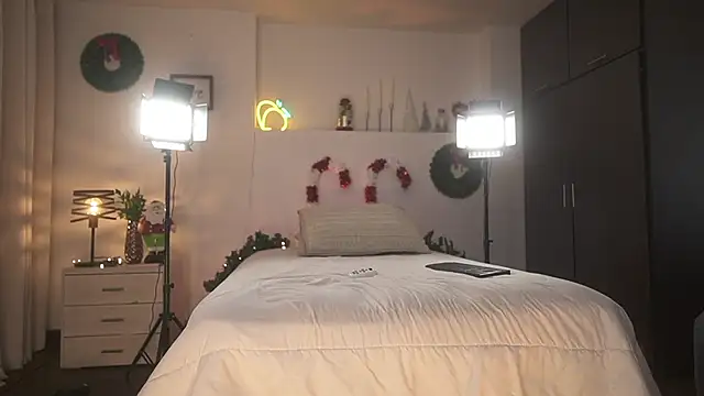 Snapshot of ximena_cortez_03 chatting on 12-15-25, 10:59 ximena cortez 03 online show from 12-15-25, 10:59