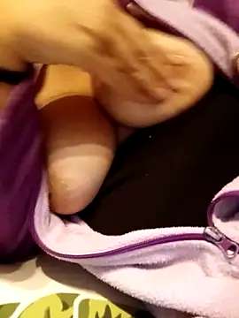 Snapshot of fuffettina chatting on 11-30-25, 04:52 fuffettina online show from 11-30-25, 04:52